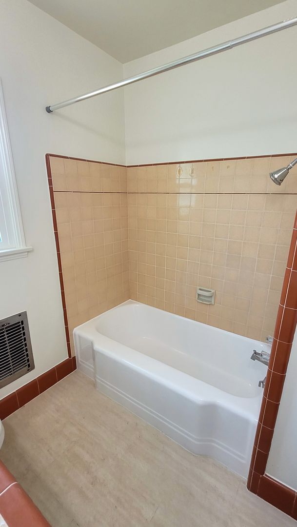 Building Photo - s6013