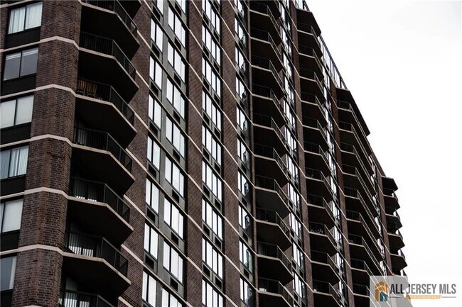 Building Photo - 770 Anderson Ave