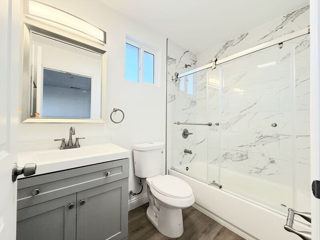 Building Photo - 1731 E 68th St