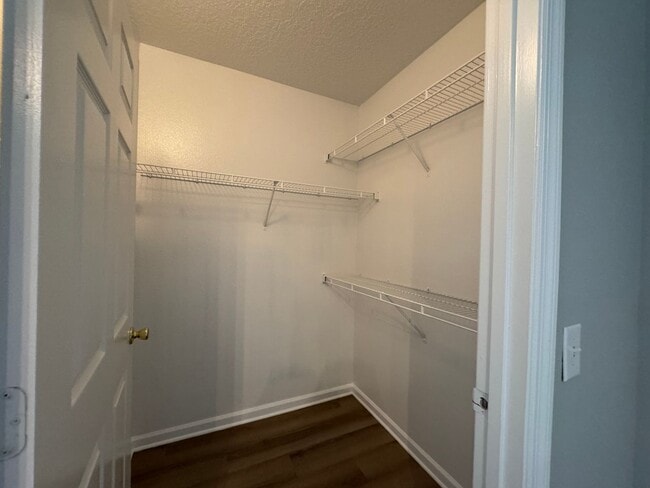 Building Photo - Charming 1-Bedroom Condo – 3rd Floor | Gat...