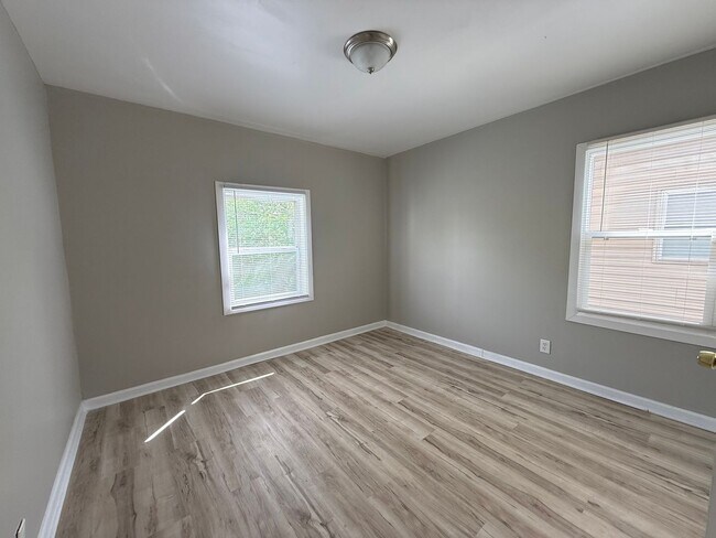 Building Photo - New Listing - Brookside Park 3 Bedroom Home