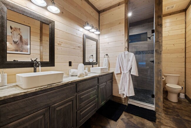 Building Photo - 222 Lost Creek Trl