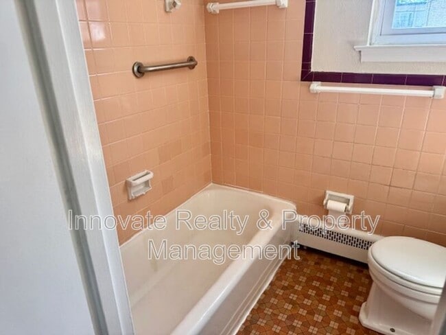 Building Photo - 941 Afton St