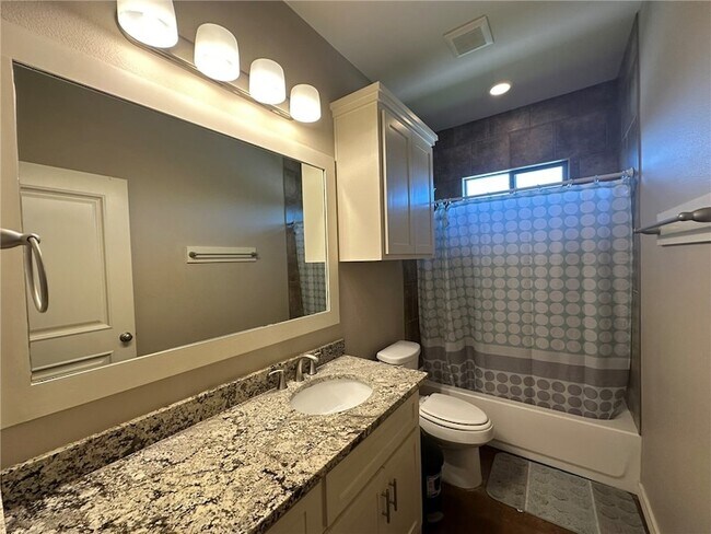Building Photo - 106 Chiman Cir