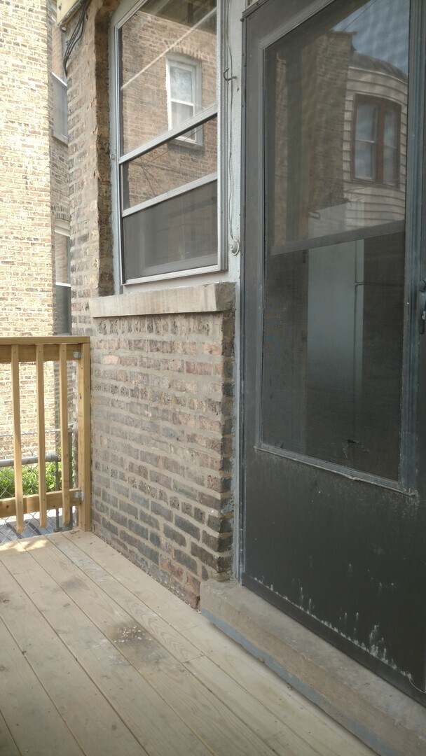 Building Photo - Wrigley Field Just A Mile Away - One Bedroom