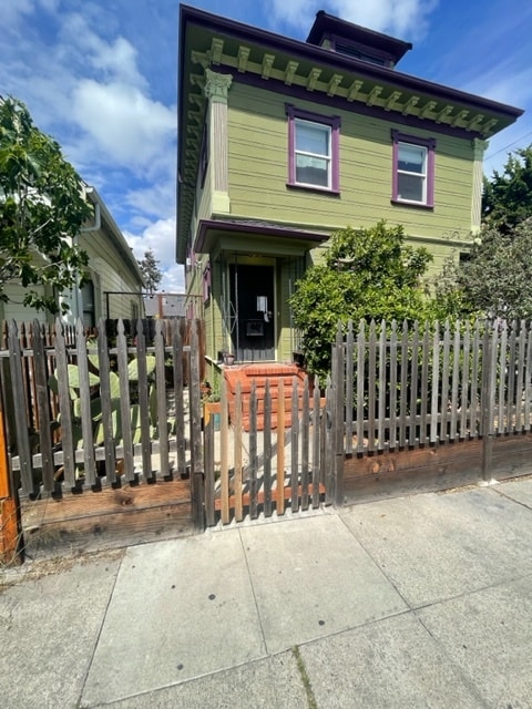 Building Photo - 3751 Latimer Pl