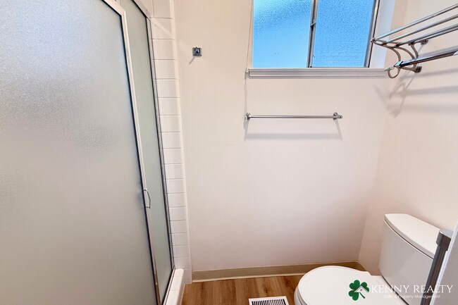 Building Photo - Spacious 4 Bedroom Home in San Mateo Hills with Dual Primary Suites