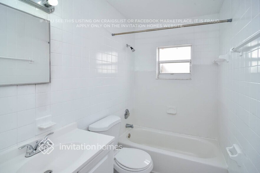 Building Photo - 479 NW 19th Ct