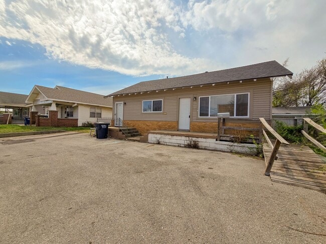 Building Photo - 3 Bed home in Shawnee!