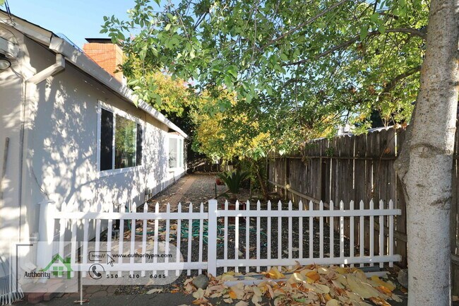 Building Photo - 2202 Canal Dr