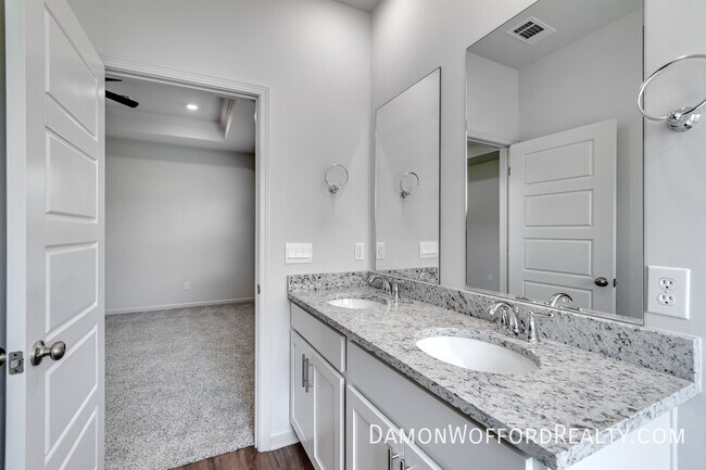 Building Photo - 533 Vista Pointe Dr