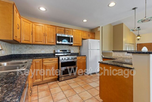 Building Photo - 1003 S Finley Rd