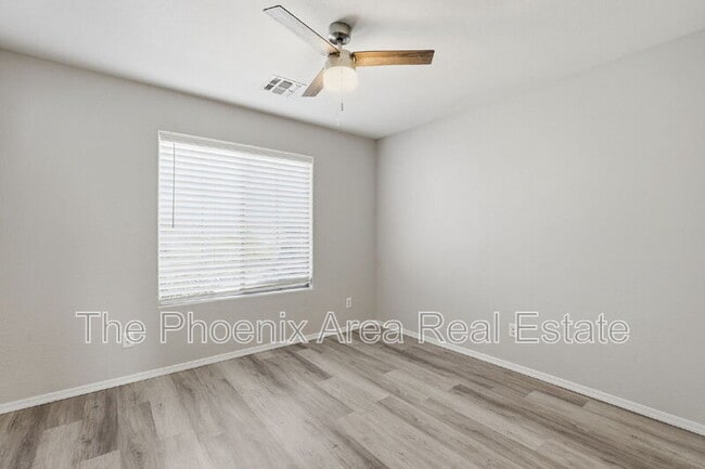 Building Photo - 534 E Bartlett Way