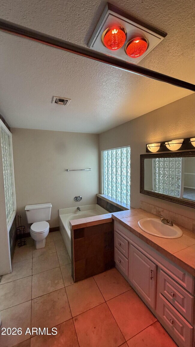 Building Photo - 4624 W Chicago St