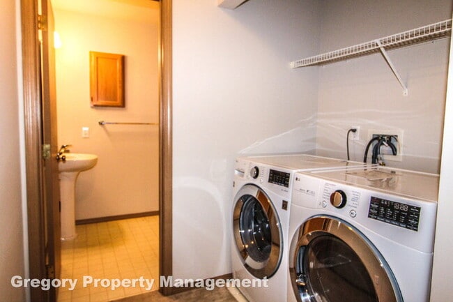 Building Photo - 13609 46th Ave SE