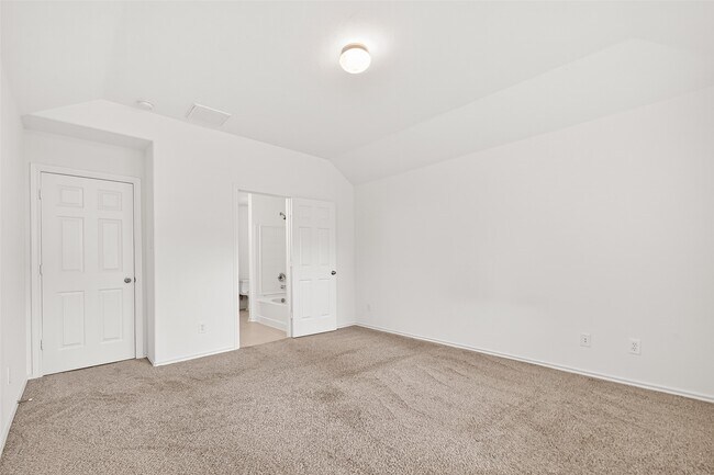 Building Photo - 10 Druids Glen Pl