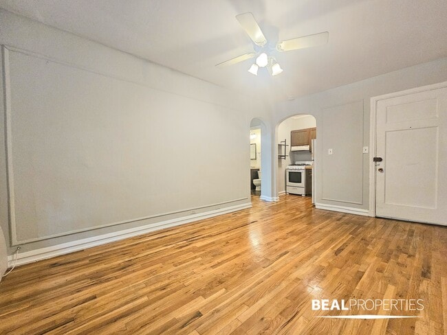 Building Photo - 837 W Wolfram St