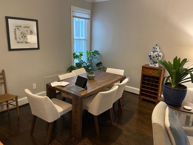 Building Photo - Charming Home Right Across From Montrose Park