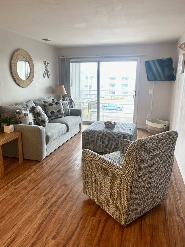 Living Room - 172 Clinton Reef Dr