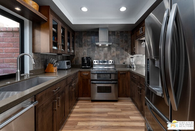 Building Photo - 4545 E 7 Lakes Dr