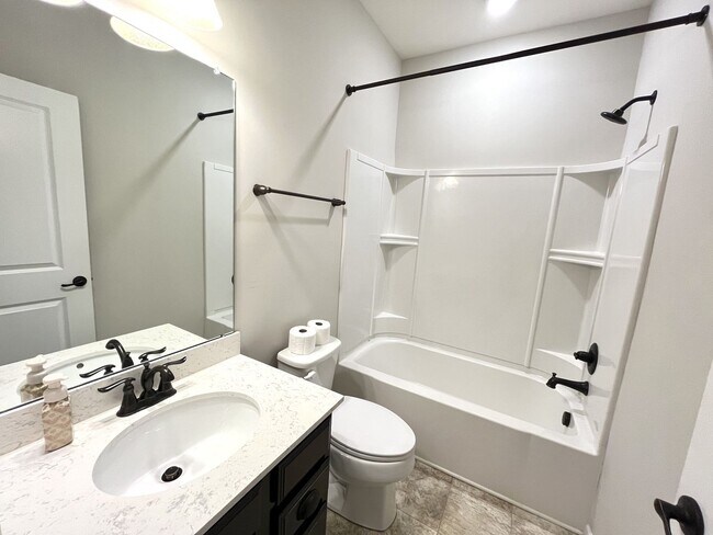 Building Photo - Stylish 3-Bed Home with Bonus Room & Private Backyard