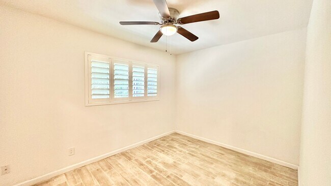 Building Photo - Light, Bright, and Recently Updated, Darli...