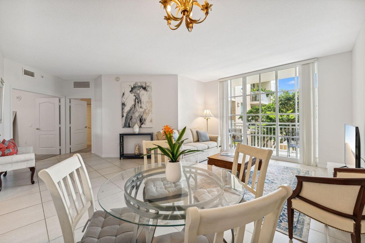 Building Photo - 410 Evernia St