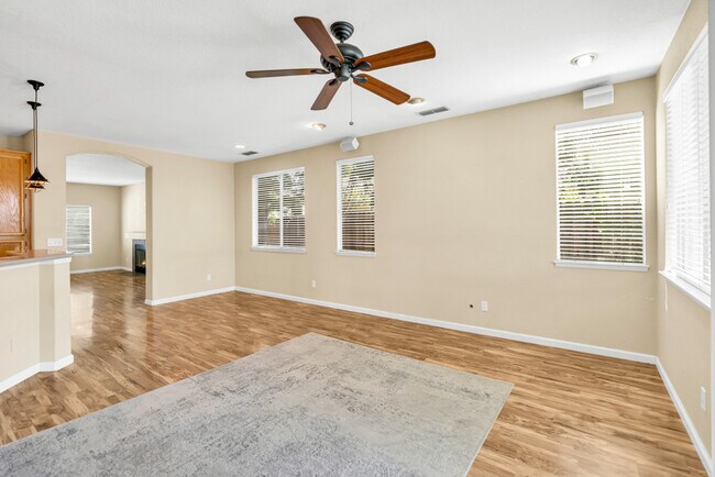 Building Photo - 3635 Poppy Hill Way