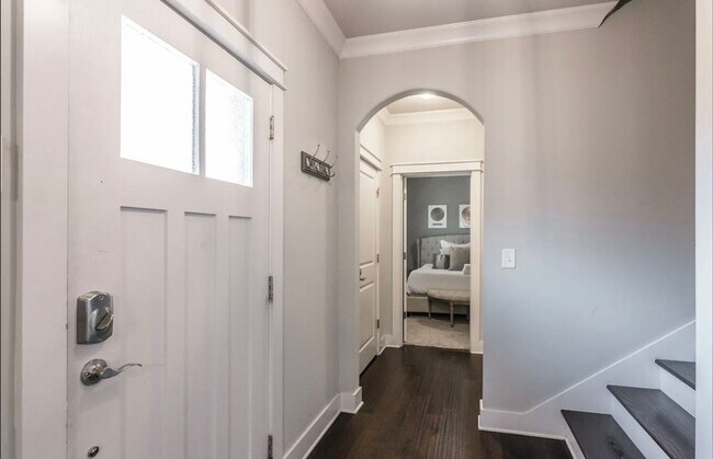 Building Photo - Belmont / Vanderbilt University Condo!!