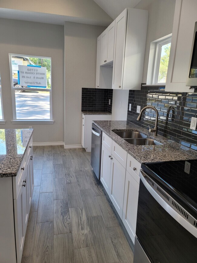 Building Photo - 11750 White Cedar St