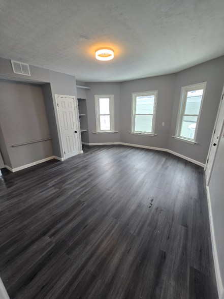 Building Photo - 32 Bunker Ave