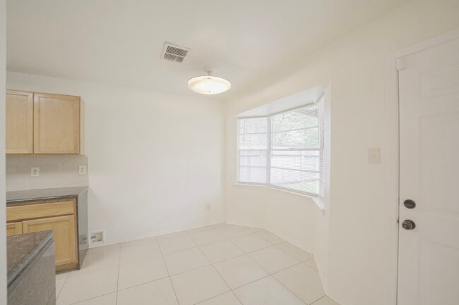 Building Photo - 9811 Mango St