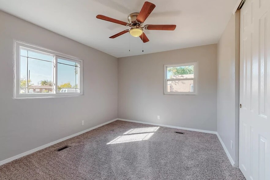 Building Photo - 8817 Candelaria Rd NE