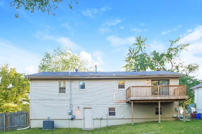 Building Photo - 9425 Goddard