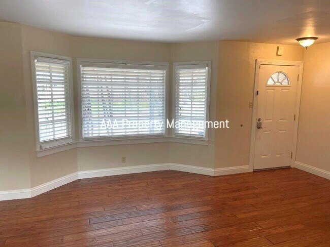 Building Photo - Pleasant HIll 3 bedroom 2 bath Great locat...