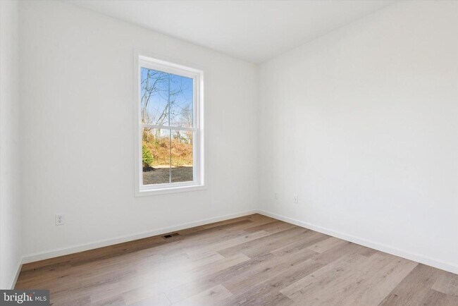 Building Photo - 114 Silversmith Rd