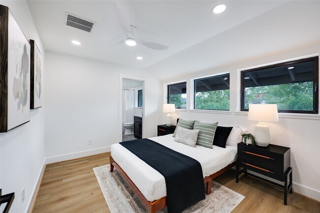 Building Photo - 5510 Harvest Oak Landing Dr