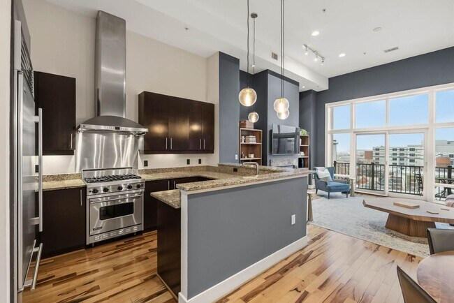 Building Photo - U St Penthouse