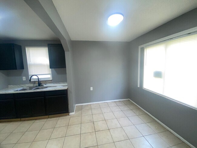 Building Photo - ROSEMOUNT 8850