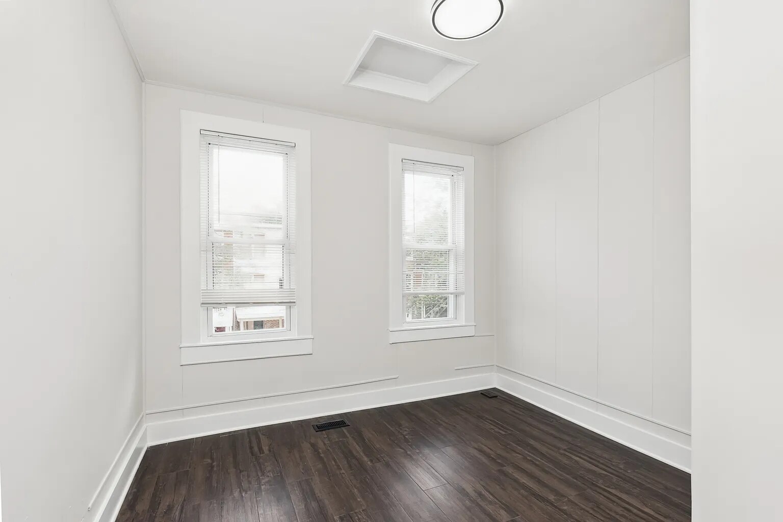 Building Photo - 752 Melville Ave