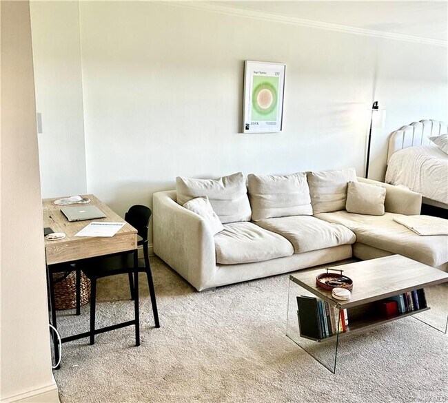 Building Photo - 370 Westchester Ave