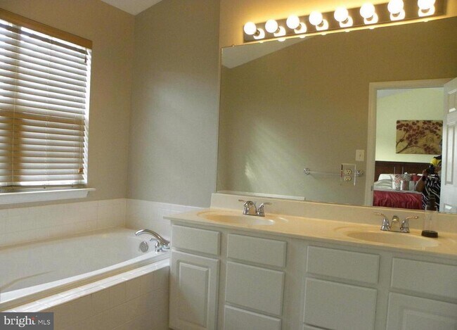 Building Photo - 47333 Blackwater Falls Terrace