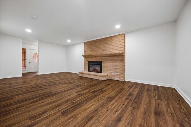 Building Photo - 705 Harold St