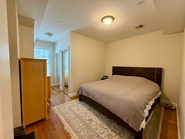 Building Photo - 5 Marney St