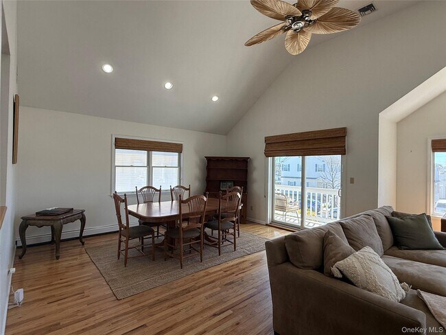 Building Photo - 227 W Pine St