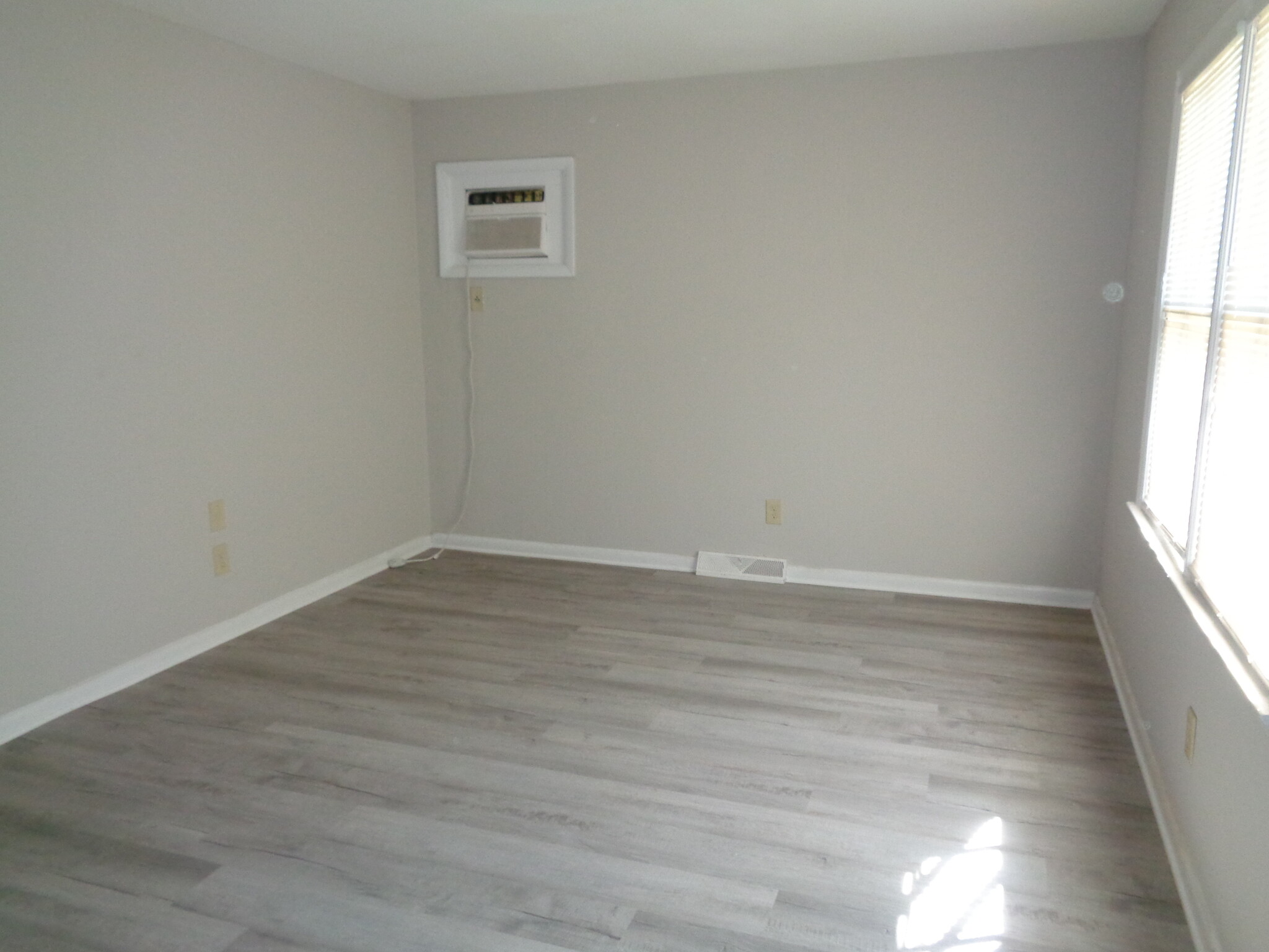Building Photo - 524 Echodale Dr