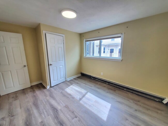 Building Photo - 23 Suffolk St