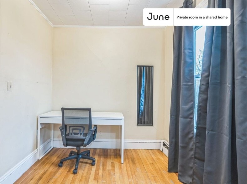 Building Photo - Room in Shared 4 bed/1 bath home