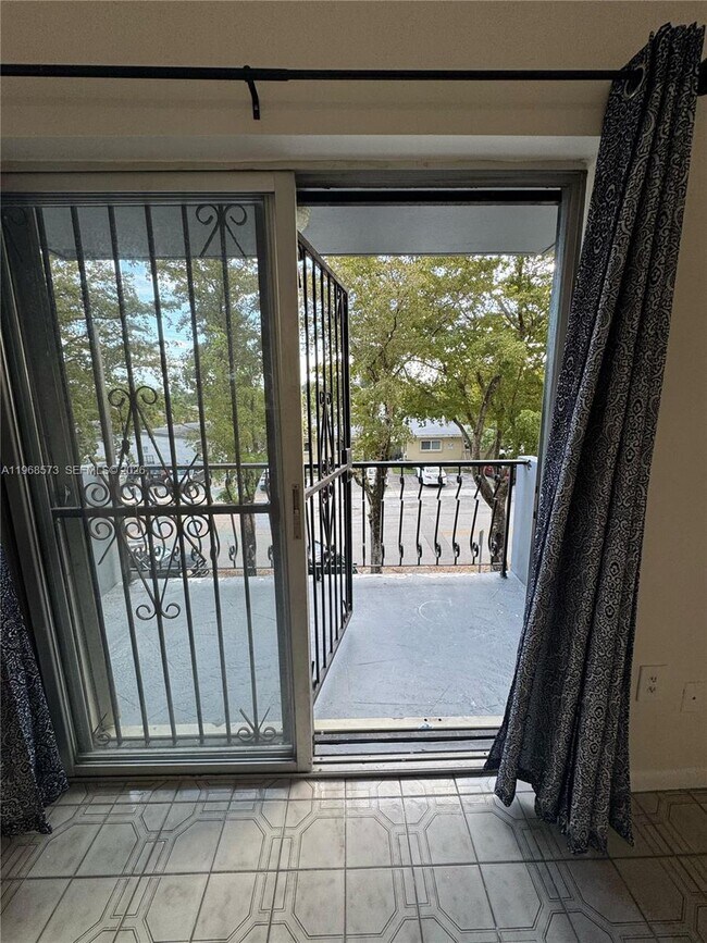 Building Photo - 3181 SW 13th St