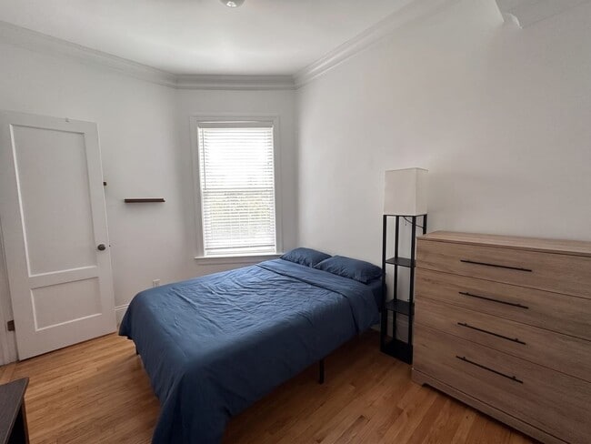 Building Photo - 1392 Waveland, LLC